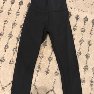 Alo yoga high waist 3/4 leggings. Only worn once!